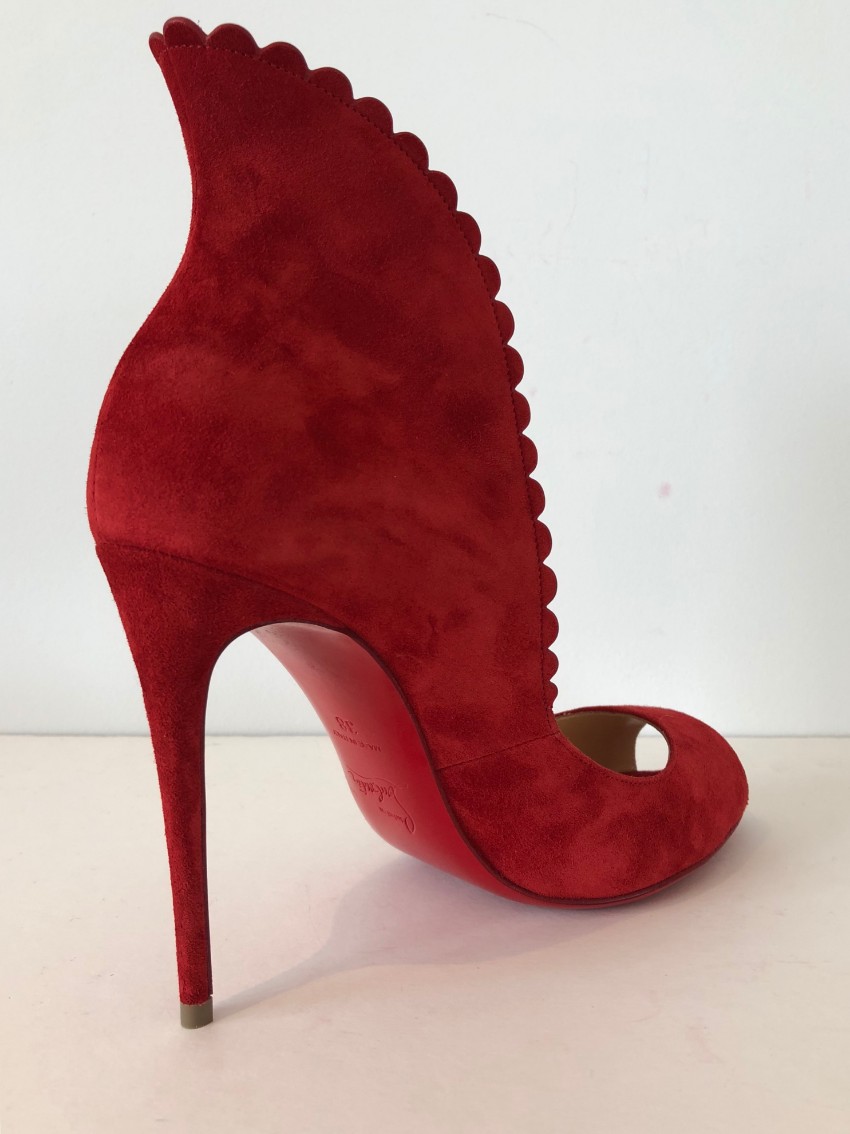 pijonina 1 scalloped suede pumps