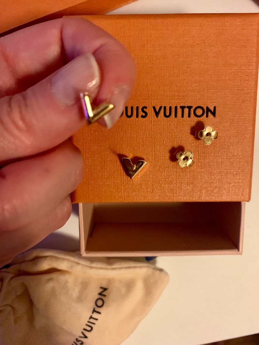 Louis Vuitton 2021 SS Louisette Stud Earrings (M80267)