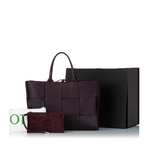 Bottega Veneta Black Leather The Arco Tote Bag