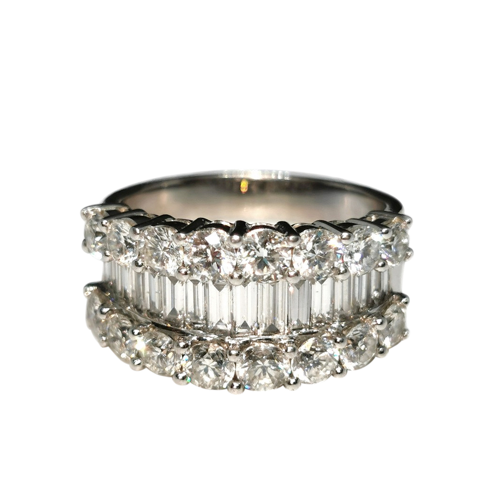 Baguette & Round Diamond cluster ring 18ct gold