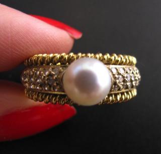  Diamonds, Gold & Pearl ring