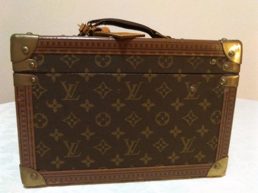 Louis Vuitton Vuittonite Monogram Canvas Boite Flacons Beauty Case Auction