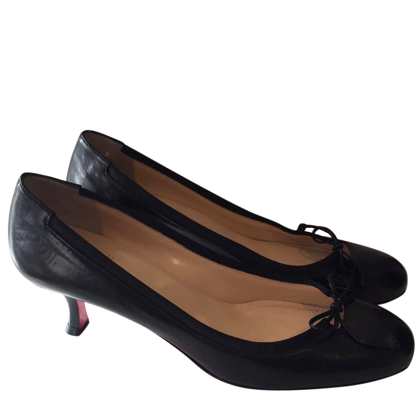 black kitten heels round toe